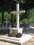 Spomen-križ na groblju